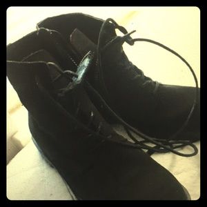 Zara men’s suede zipper boot